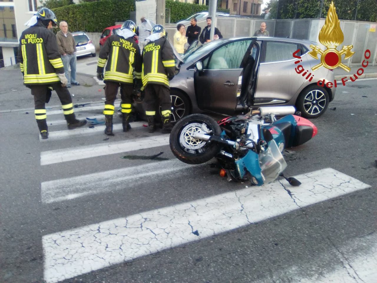 Scontro auto moto a Cantù: ferito motociclista