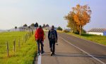 Appassionato camminatore pronto per una nuova impresa