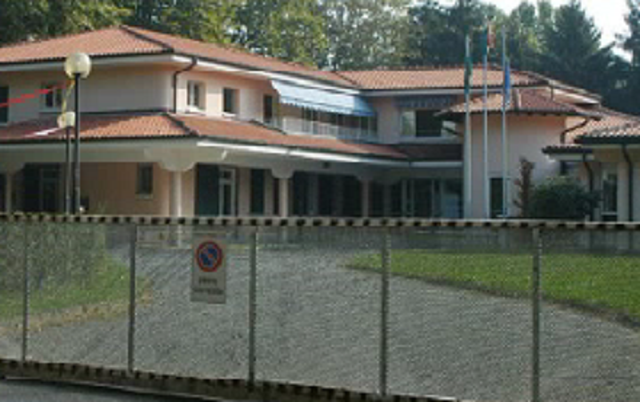 Acqua arancione alla scuola materna di Olgiate Comasco