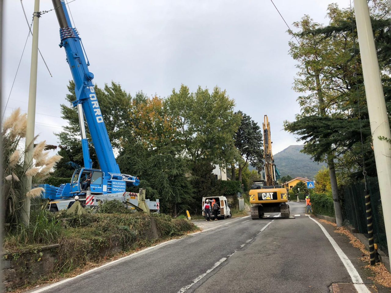 Eupilio, demolito il ponte della teleferica
