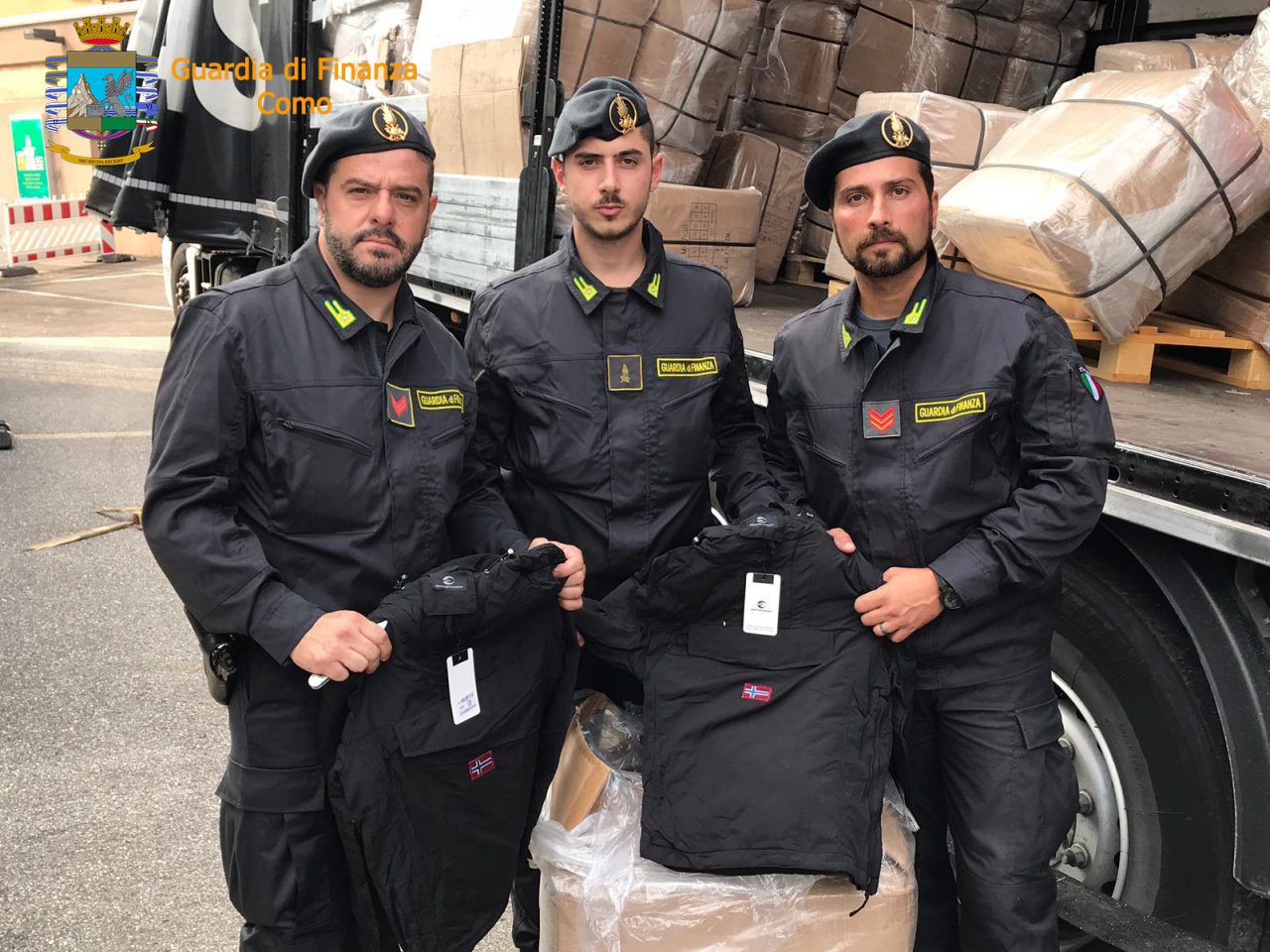 Sequestrati 13mila giubbotti contraffatti VIDEO