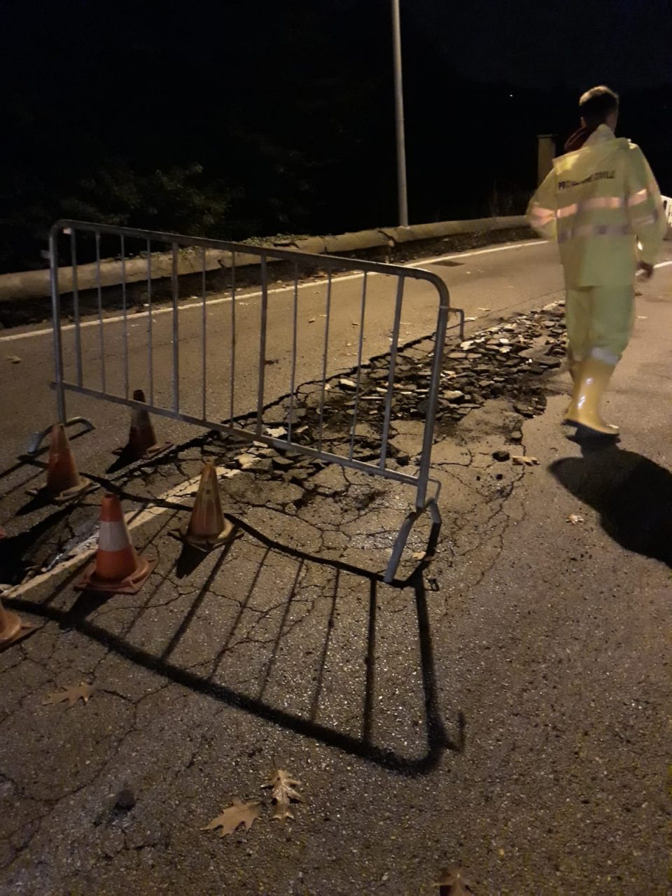 Maltempo: cede la strada a Ponte Lambro