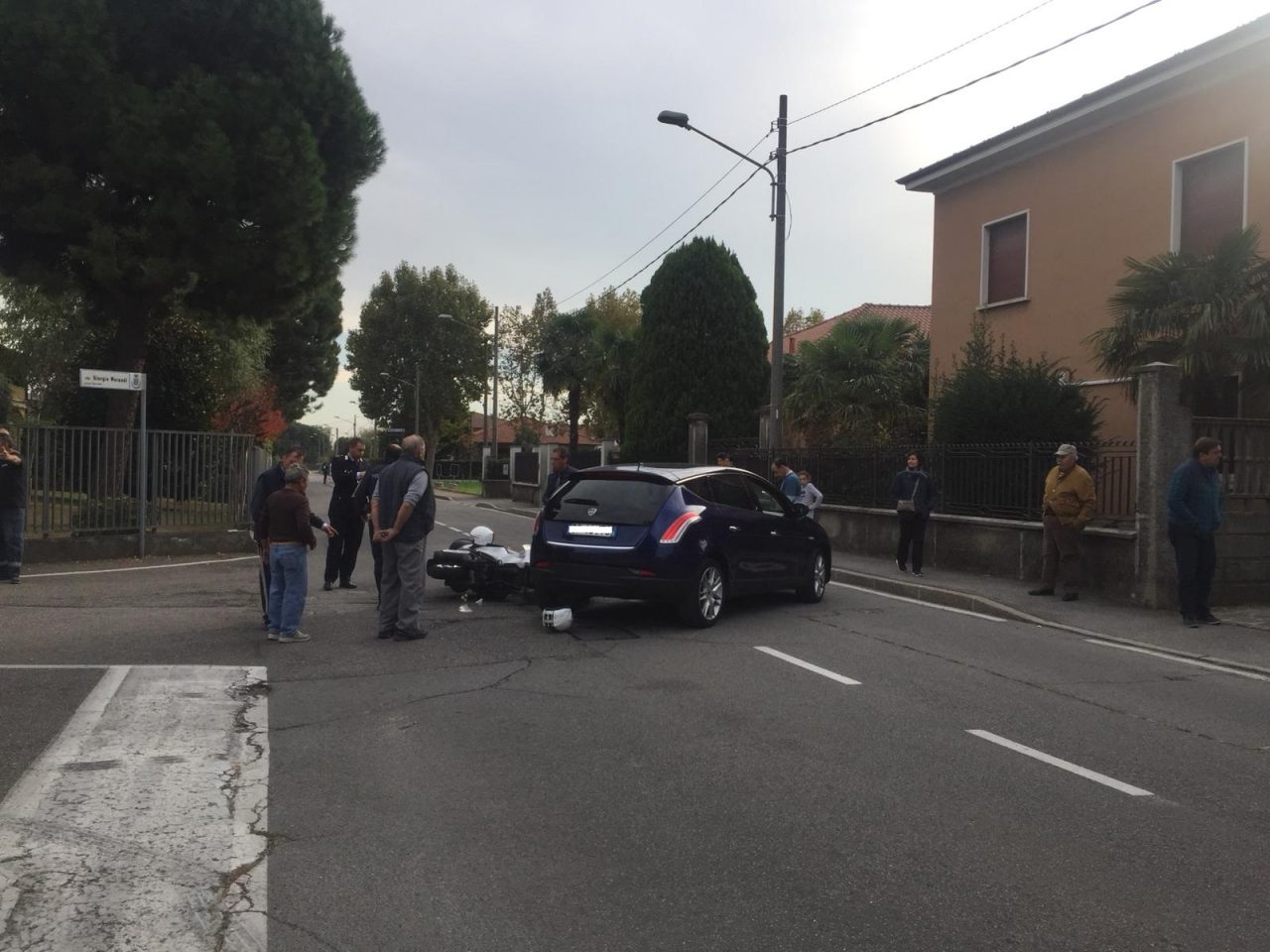 Incidente a Perticato: scontro tra auto e moto FOTO