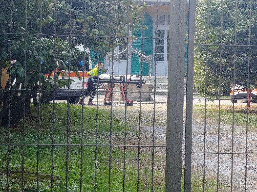 Erba studente si sente male al liceo Porta
