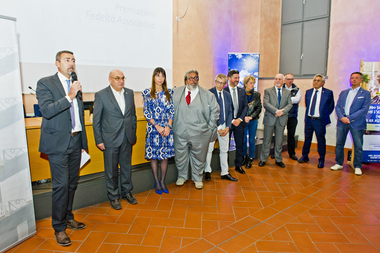 Como chiostro di Sant'abbondio assemblea di Confcommercio