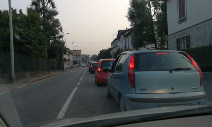 Anziano investito a Fino Mornasco, traffico congestionato