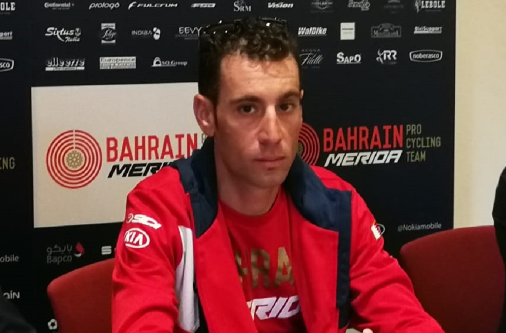 Vincenzo Nibali in ritiro a Como dopo Il Lombardia: “Strade buone per allenarsi” VIDEO