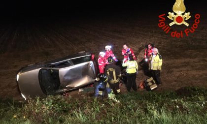 Incidente ad Alzate Brianza: si ribalta con l'auto SIRENE DI NOTTE