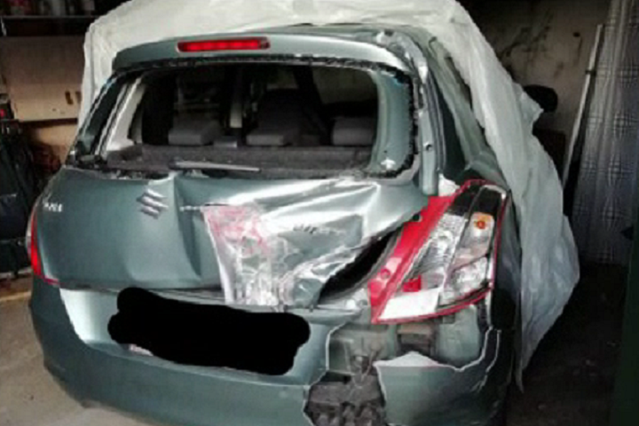 Trova l’auto distrutta dopo averla parcheggiata