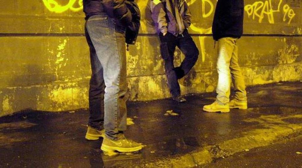 Quindicenne oscura una telecamera di videosorveglianza e danneggia l’obliteratrice della stazione