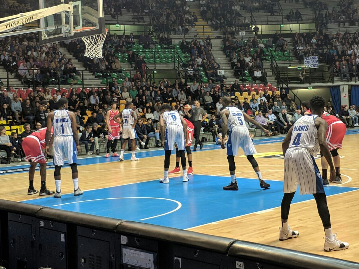 Pallacanestro Cantù solidarietà dal Como 1907 e dai “migliori peggior nemici”