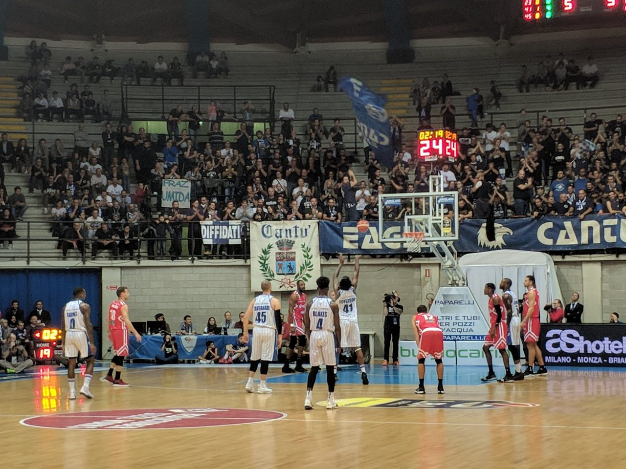 Pallacanestro Cantù domenica in campo contro Armani Milano