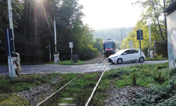 Tragedia sfiorata: il treno passa ma le sbarre non si abbassano