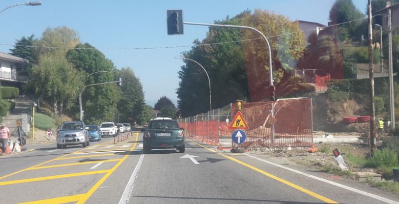 Albese, lavori per le rotonde sulla Provinciale: via Montorfano chiusa al traffico