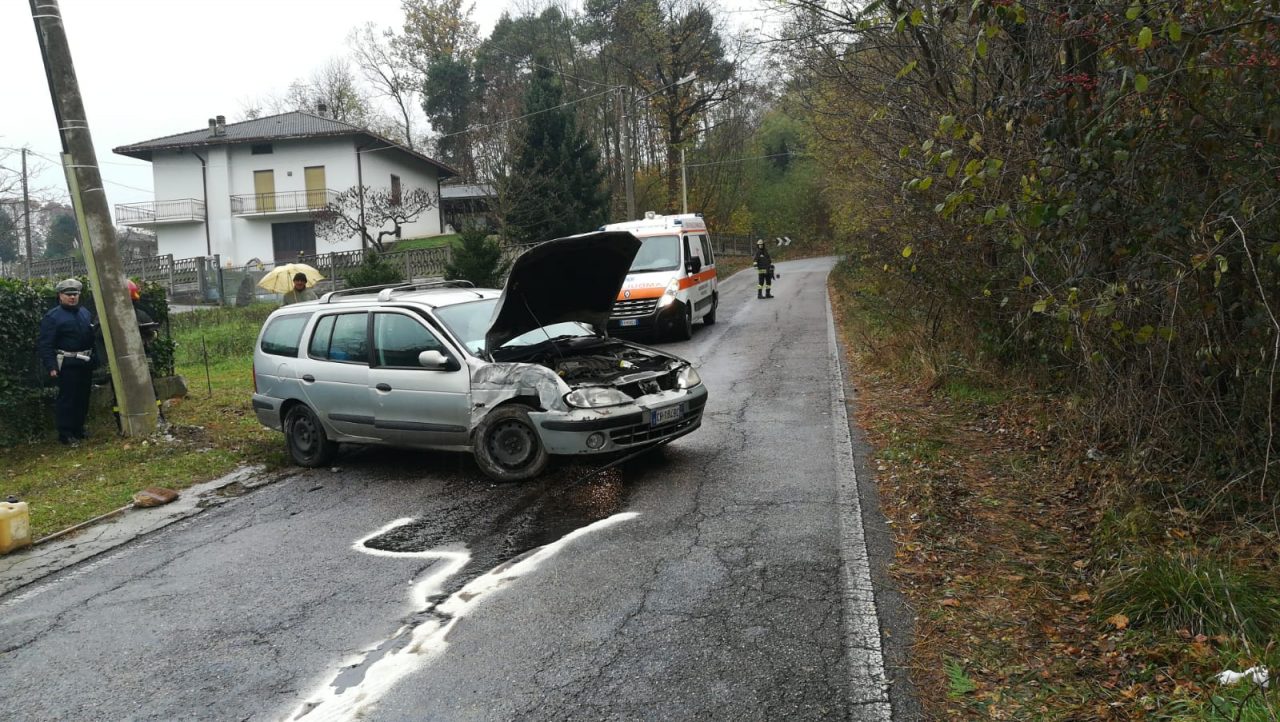 Auto contro palo, ferito un uomo ad Appiano