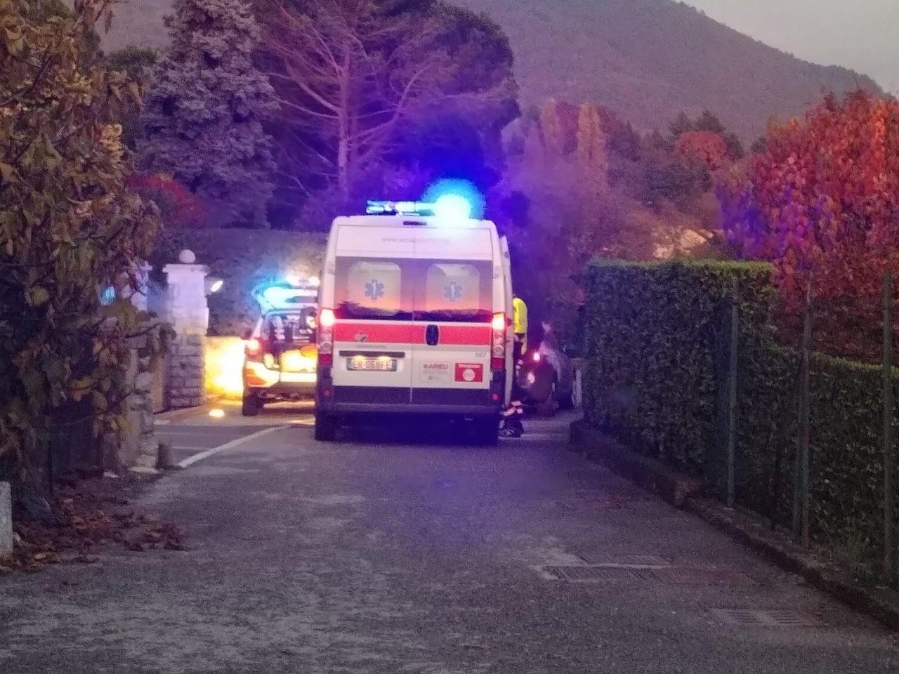 Longone al Segrino Anziano cade e si ferisce