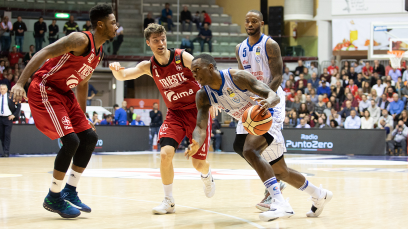 Pallacanestro Cantù novembre nero: sconfitta a Trieste