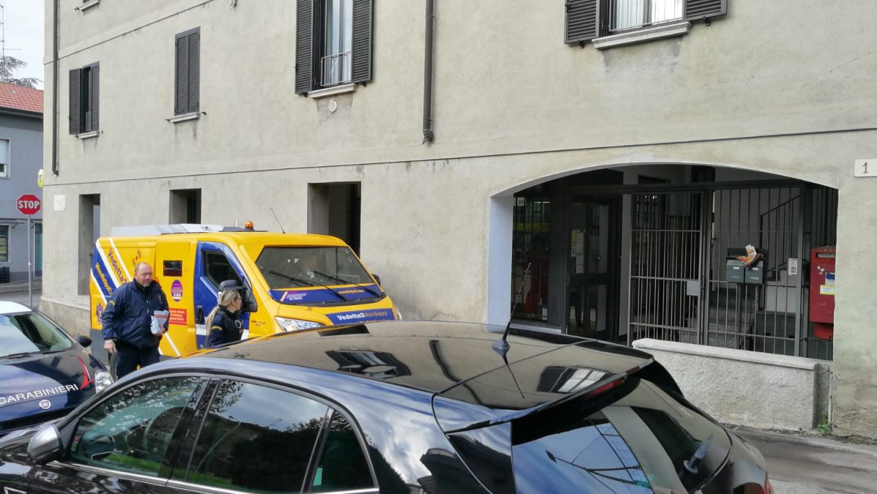 Rapina Como con coltello all’ufficio postale