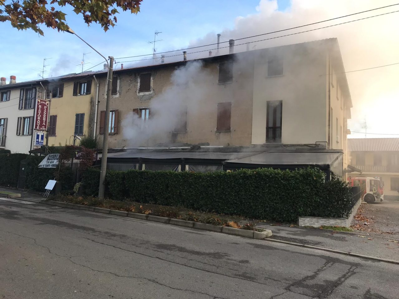 Incendio Cabiate. A fuoco il ristorante La Pergola FOTO E VIDEO