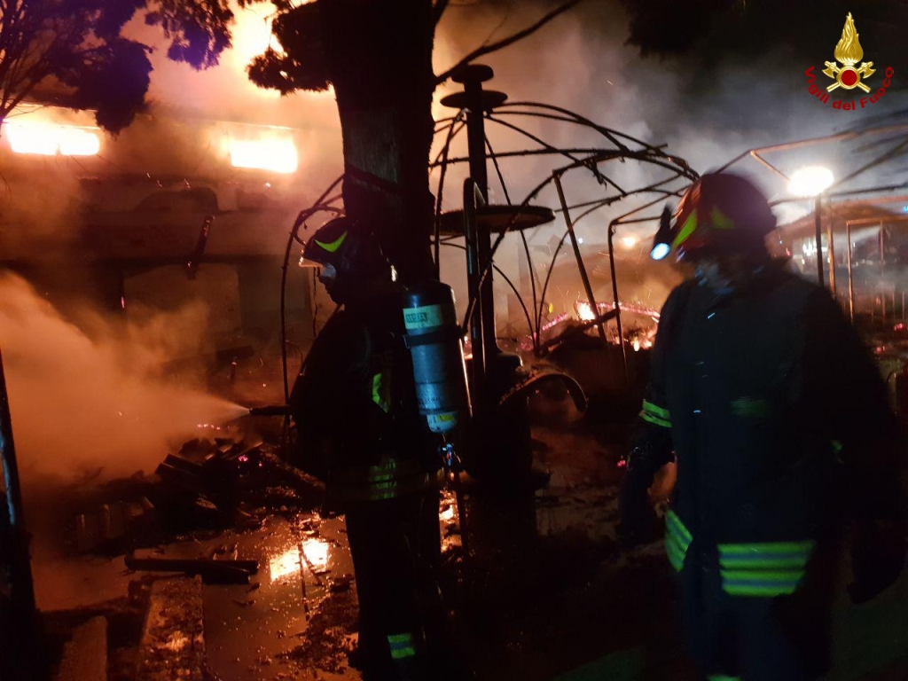 Ristorante “La Puntina” distrutto dalle fiamme FOTO