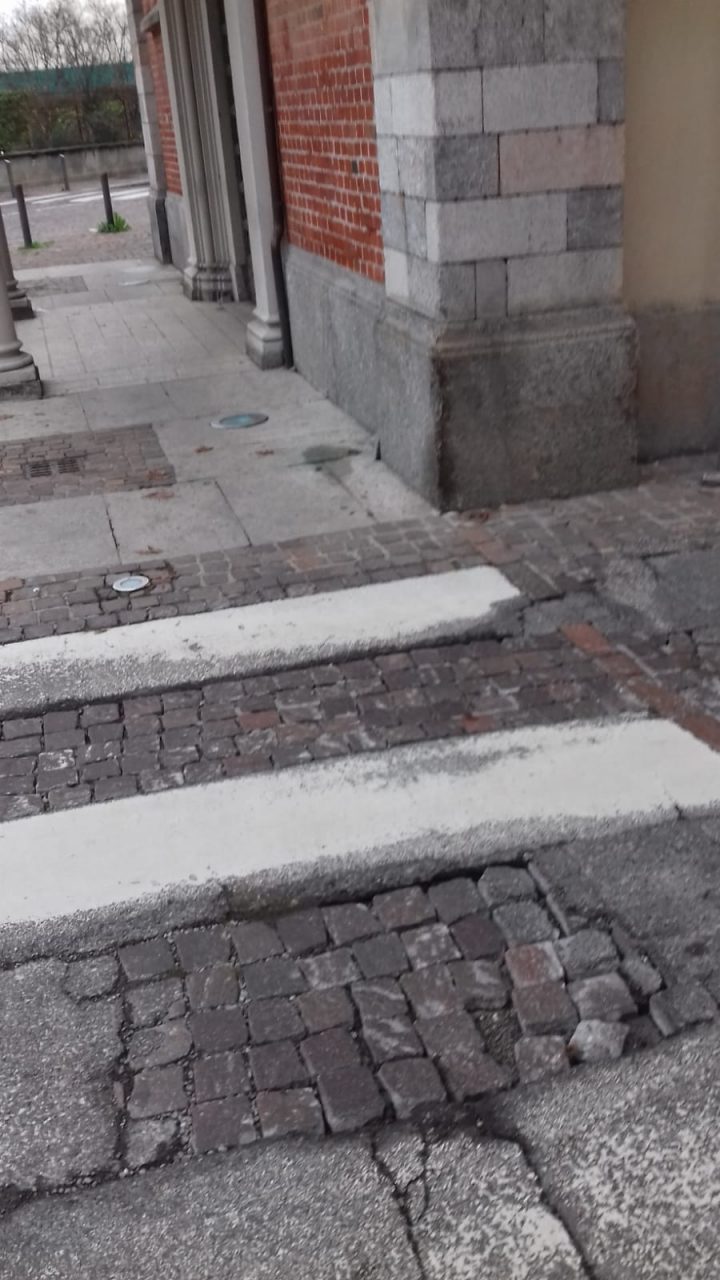 Il piazzale della chiesa è in condizioni critiche, il 28 parte il cantiere per rifarlo
