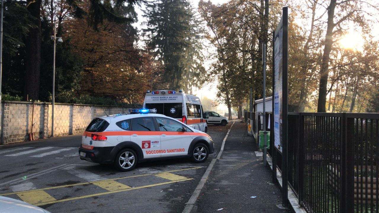 Mariano, ambulanza per un 13enne alla scuola di via dei Vivai. FOTO