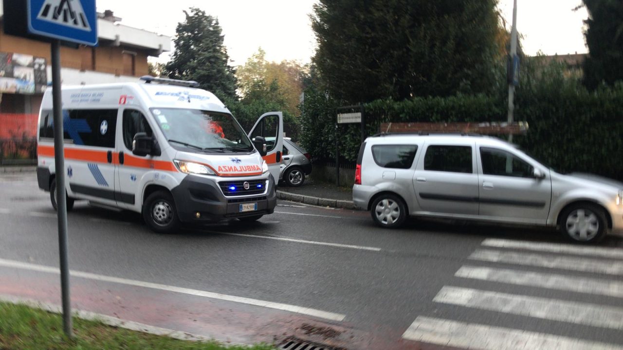 Scontro tra auto a Mariano Comense FOTO