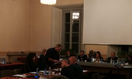Ancora cambi di partito in Consiglio comunale a Como: due passaggi in Fratelli d'Italia