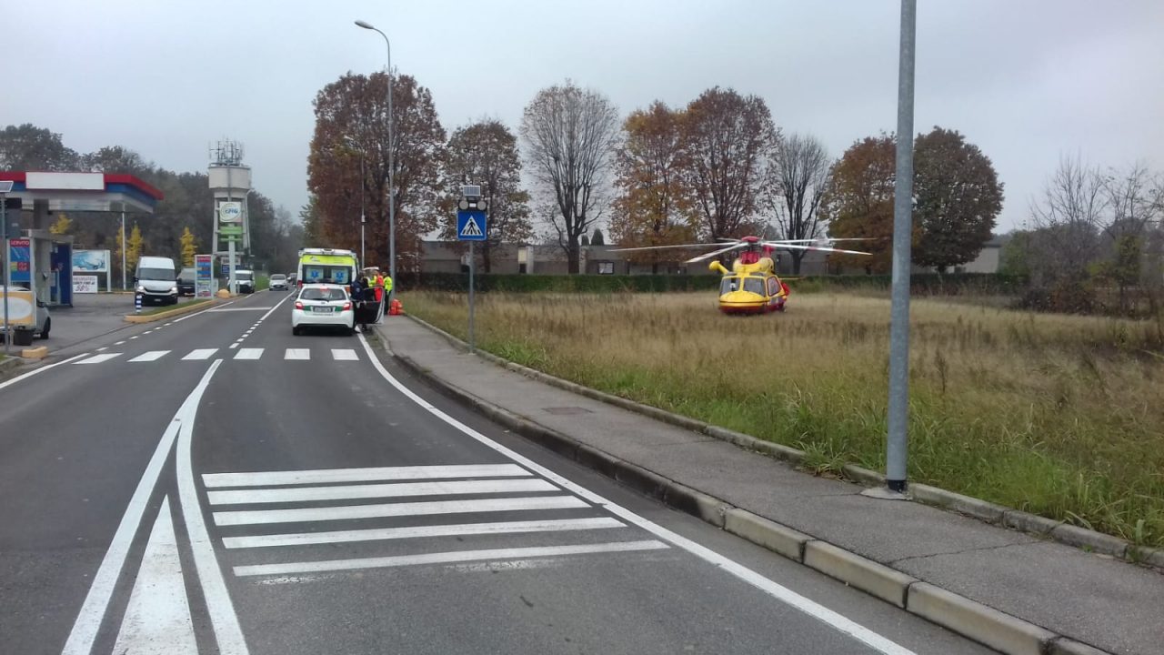 Cade dall’albero, a Brenna arriva l’elisoccorso