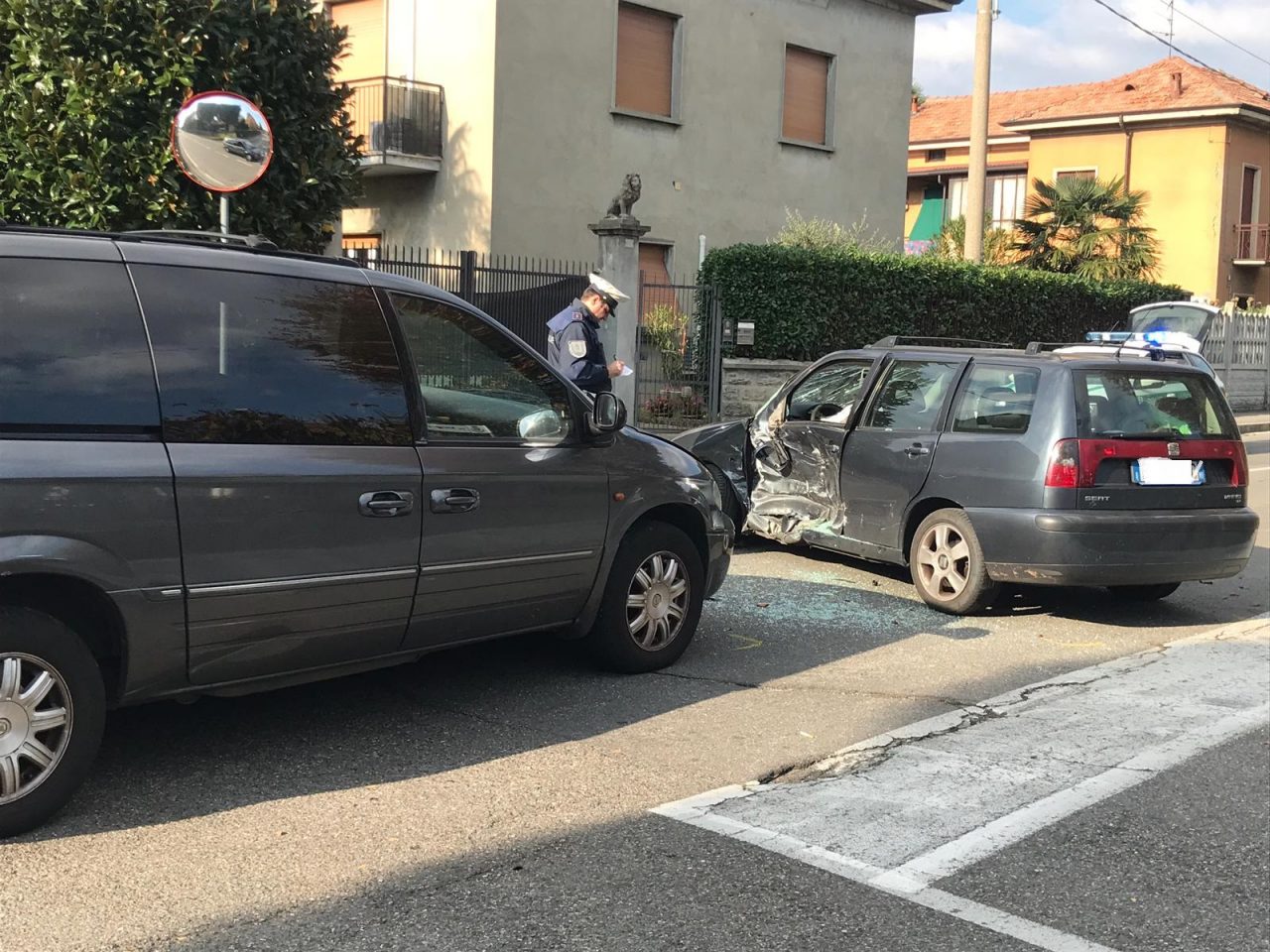 Ancora un incidente a Perticato allo stop di via Morandi FOTO