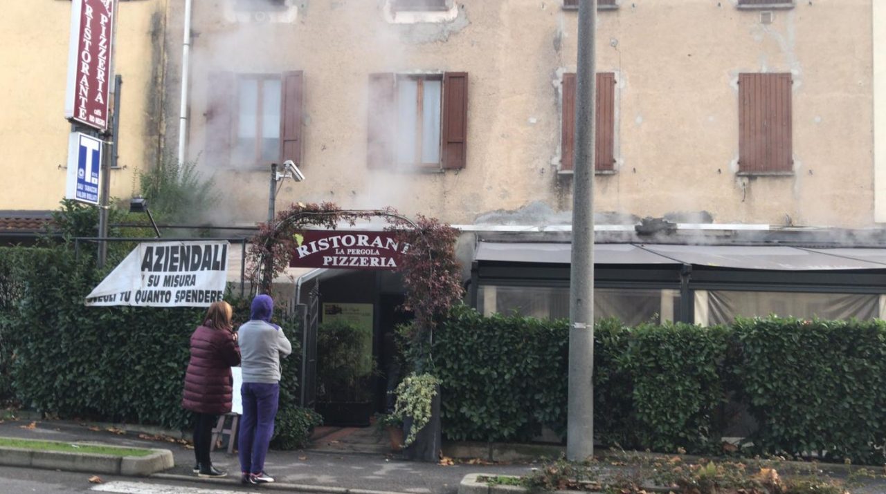 Incendio Cabiate, la proprietaria del ristorante: “Ho sentito un’esplosione poi le fiamme”