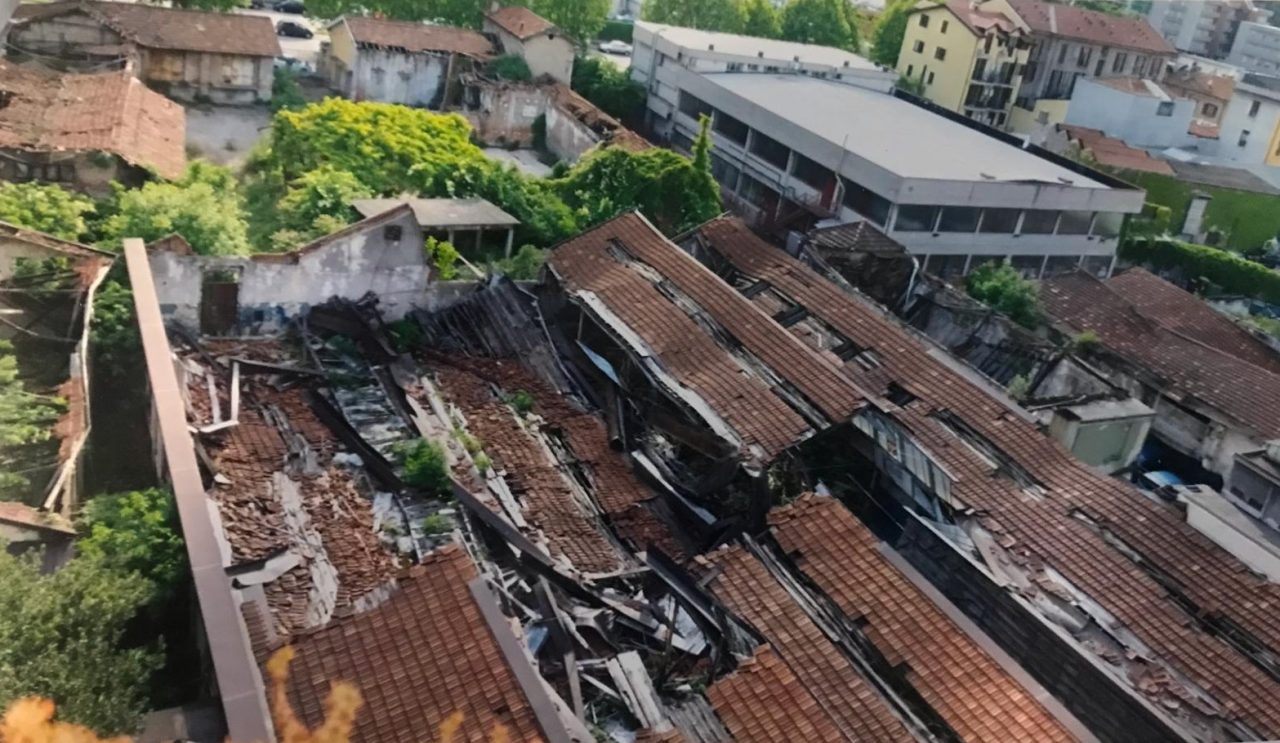 Degrado nell’area dell’ex stamperia artigiana: insostenibile situazione per i residenti FOTO