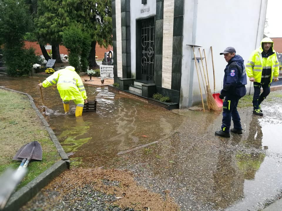 Cimitero allagato disagi risolti dalla Protezione civile