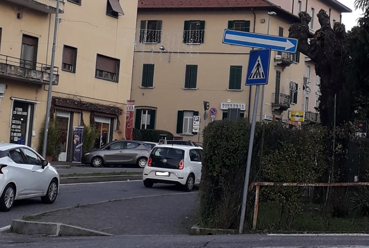 Ospedale Monteolimpino “Sparita la segnaletica stradale” FOTO