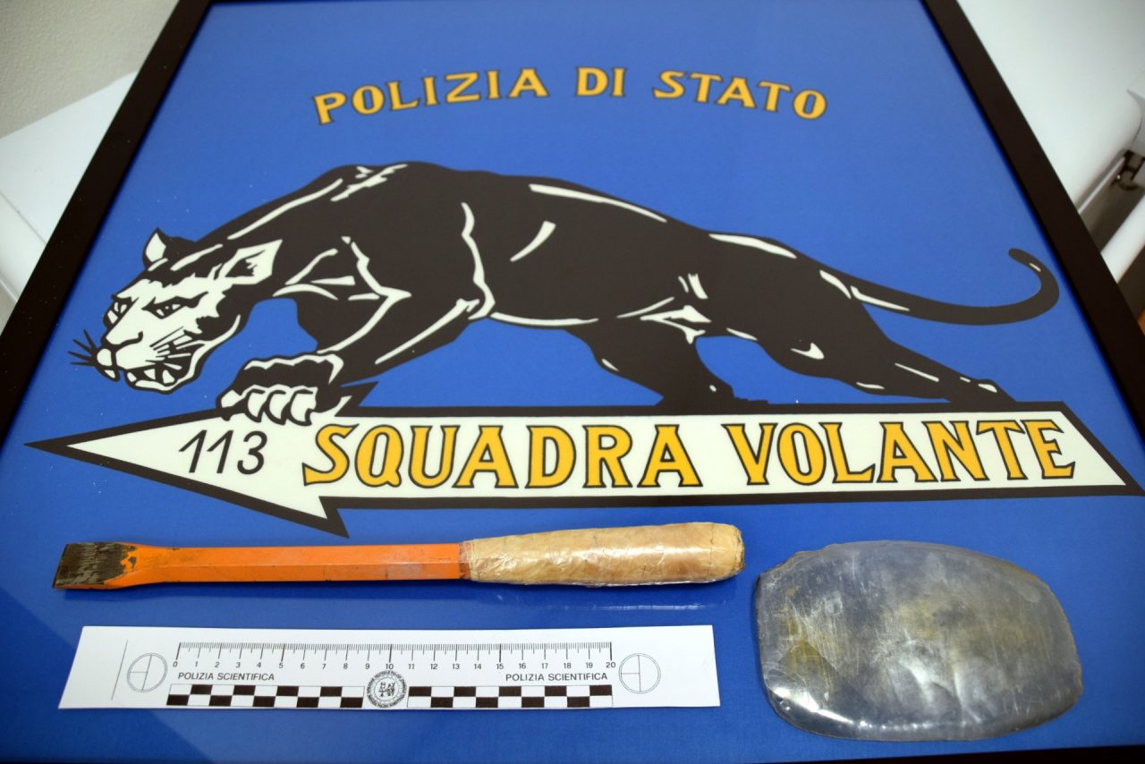 Fermate scassinatrici seriali: avevano sette identità false