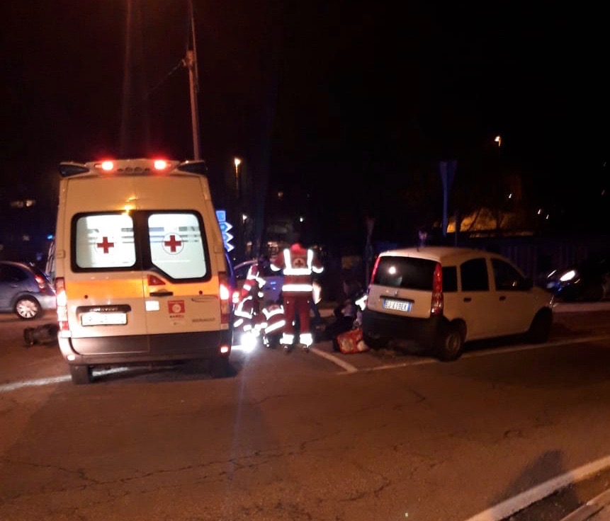 Auto contro moto a Uggiate Trevano, ferito ragazzo di 20 anni VIDEO