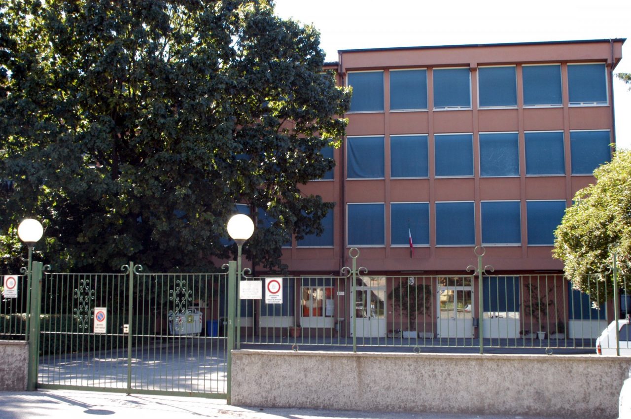 Risse alla scuola media di Olgiate Comasco