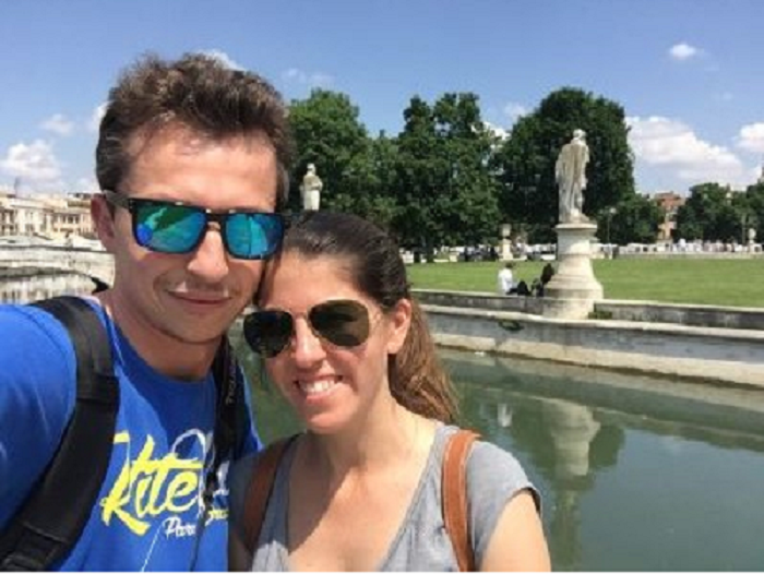 Amore nato su Messenger e proseguito in… missione STORIE SOTTO L’ALBERO