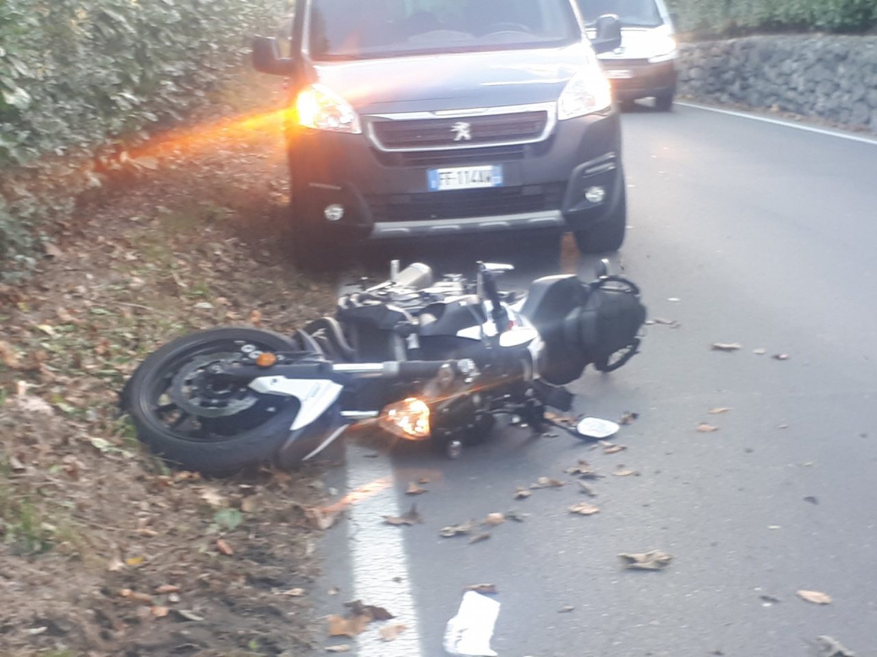 Schianto in moto gravissimo un 25enne