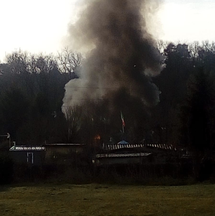 Incendio al campeggio di Montorfano FOTO