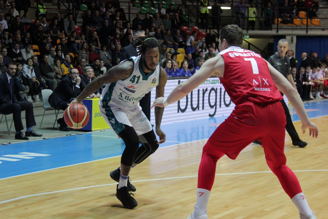 Pallacanestro Cantù verso Brescia, parla Jefferson: “Dobbiamo migliorare in difesa” INTERVISTA