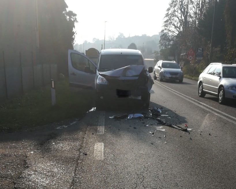 Incidente sulla Lomazzo-Bizzarone, ferite due persone