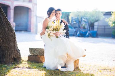 Proposte di matrimonio: interrompe lo spettacolo per chiederle la mano STORIE SOTTO L’ALBERO