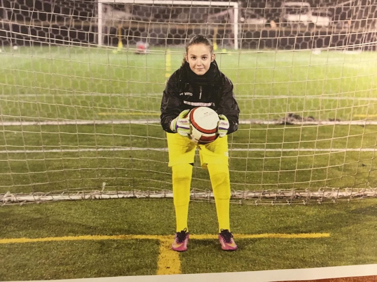 Giulia portiere di talento e unica ragazza in campo