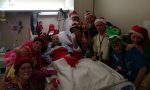 Natale in corsia al Sant'Anna: pagliacci in Pediatria e Geriatria