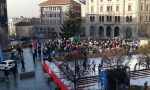 Eventi Natale il lancio dei palloncini in piazza a Cantù VIDEO