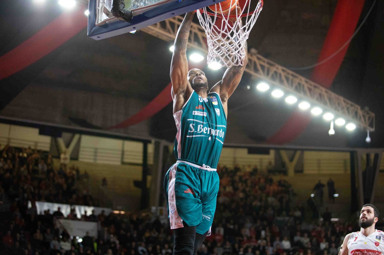 Pallacanestro Cantù domenica in campo per l’ultima del 2018