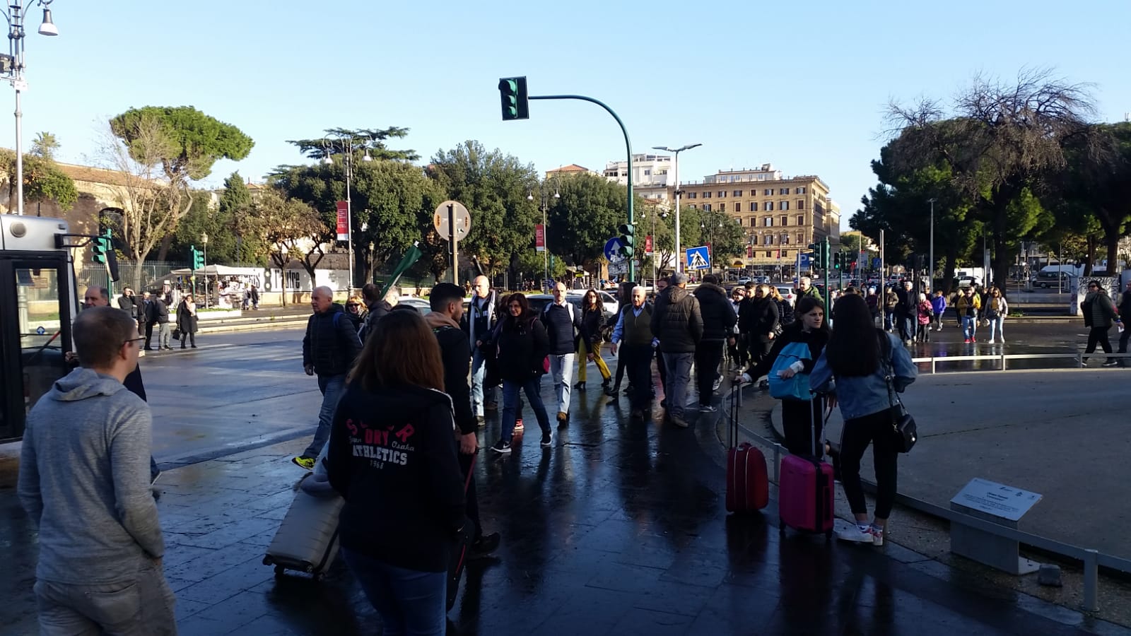 Manifestazione Roma stazione Termini (2)