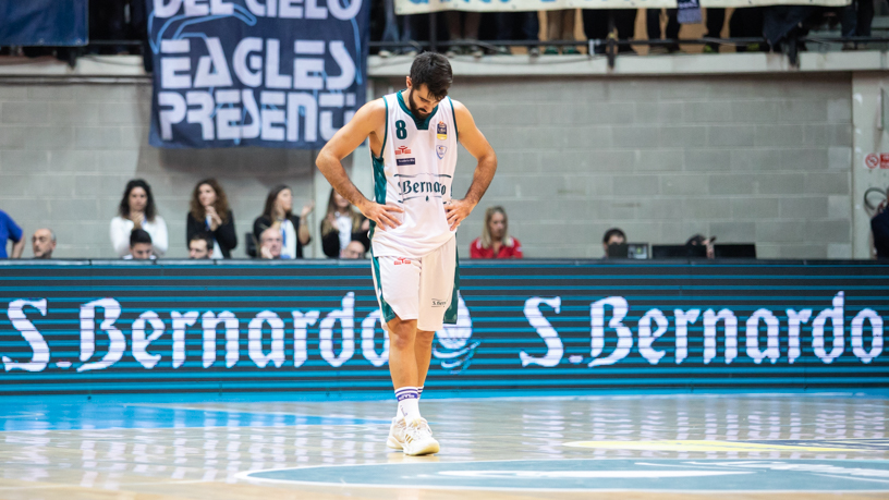 Pallacanestro Cantù sconfitta nel derby FOTO