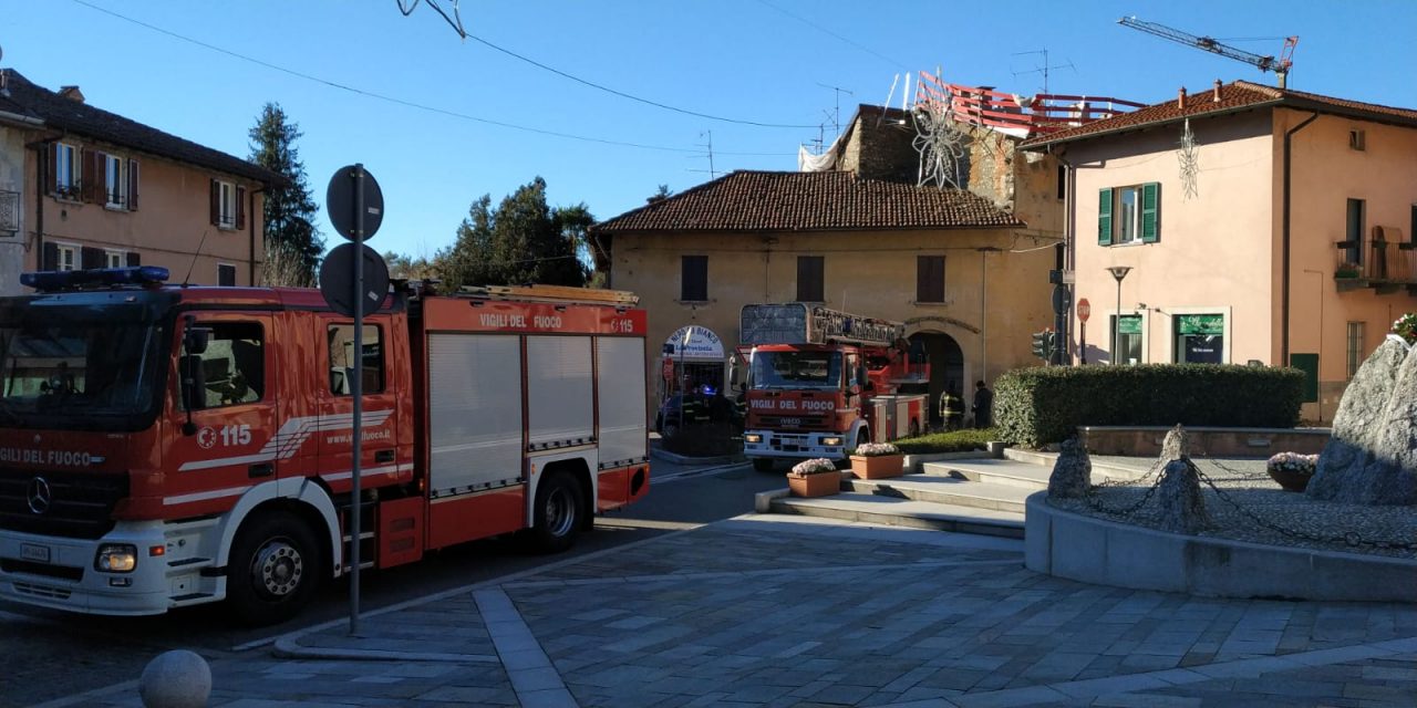 Ponteggio pericolante a Montorfano, intervengono i Vigili del fuoco